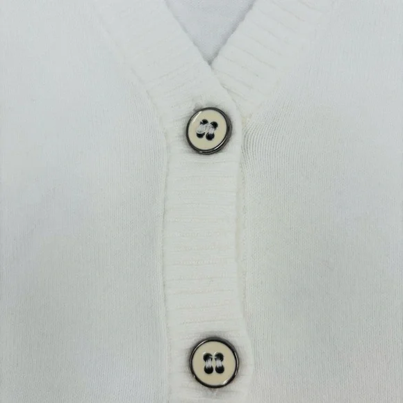 Denim&Co Essentials Short Sleeve White Button Down 2 Pockets Sweater Sz M NWOT - Picture 3 of 7